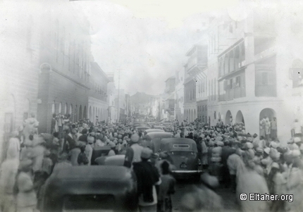 1939 - Public crowds welcoming the Palestinian leaders